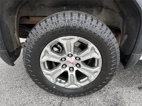 Used 2025 GMC Sierra 1500 SLT AWD/4WD image 16