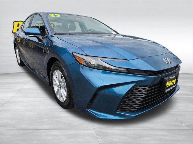 Used 2025 Toyota Camry LE FWD image 8