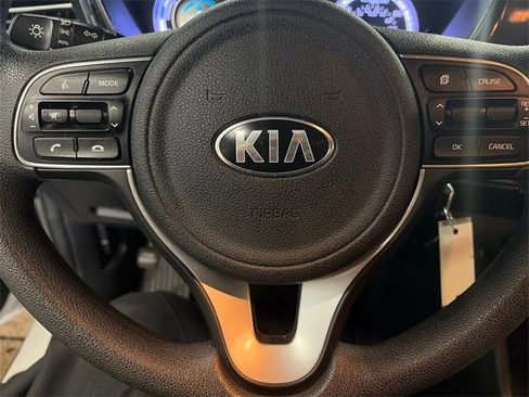 Used 2021 Kia Niro LX image 11