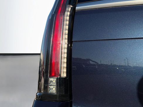 Used 2019 Cadillac Escalade Luxury image 10