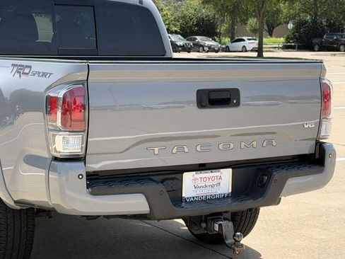 Used 2021 Toyota Tacoma TRD Sport w/ Technology Package RWD image 6