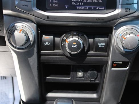 Used 2015 Toyota 4Runner SR5 Premium image 19