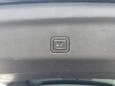 Used 2025 Chevrolet Tahoe Premier AWD/4WD image 35
