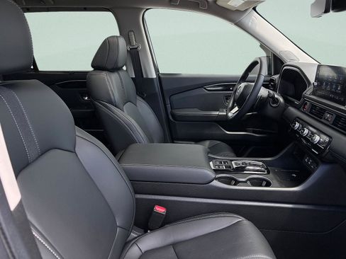 Certified 2025 Honda Pilot Touring image 41