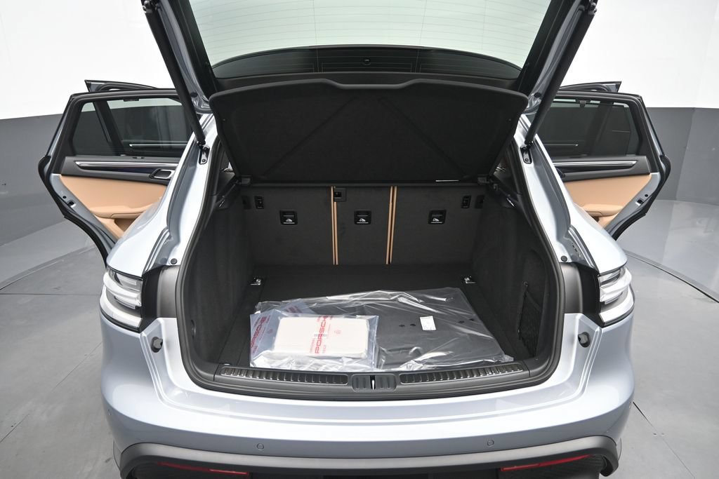 New 2026 Porsche Macan AWD/4WD image 25