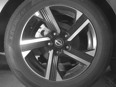 Used 2025 Nissan Sentra SV FWD image 15