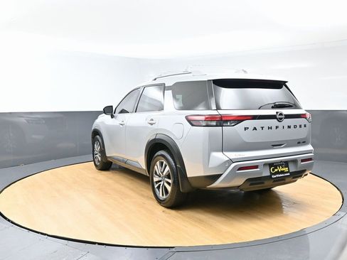 Used 2023 Nissan Pathfinder SL w/ Black Appearance Package image 6