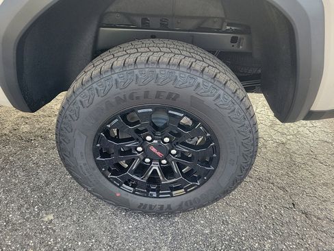 New 2026 GMC Canyon Elevation w/ Convenience Package image 8