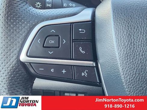 Used 2025 Toyota Sienna Limited image 29