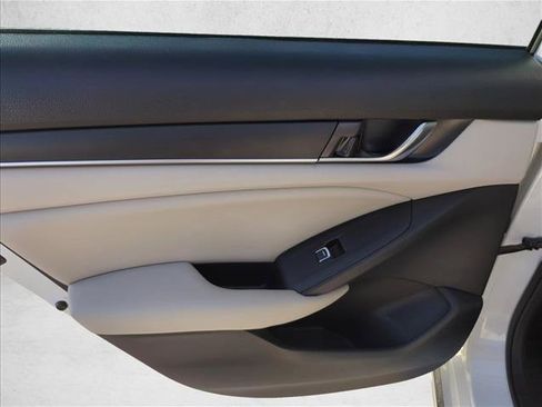 Used 2019 Honda Accord EX image 8