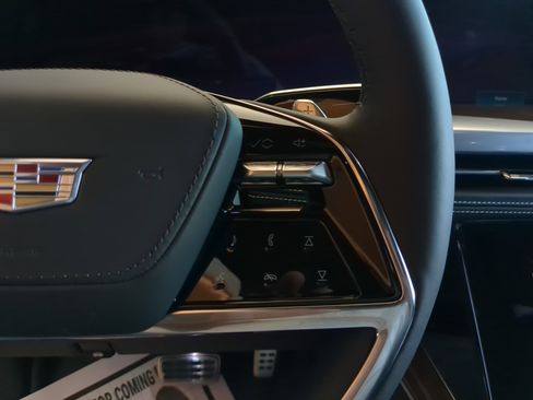 New 2025 Cadillac Escalade Sport Platinum w/ LPO, ONYX Package image 32