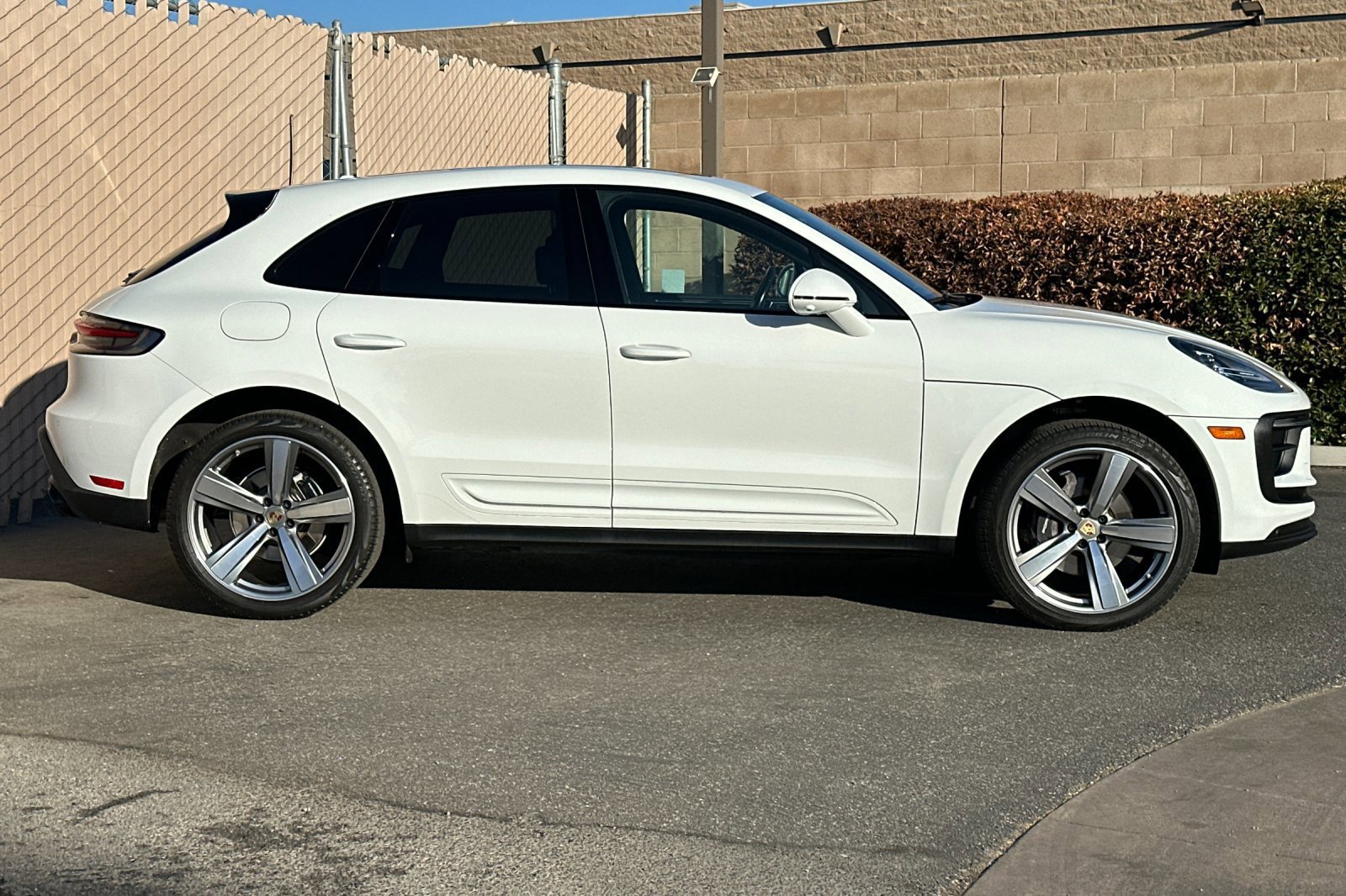 Used 2024 Porsche Macan AWD/4WD image 3