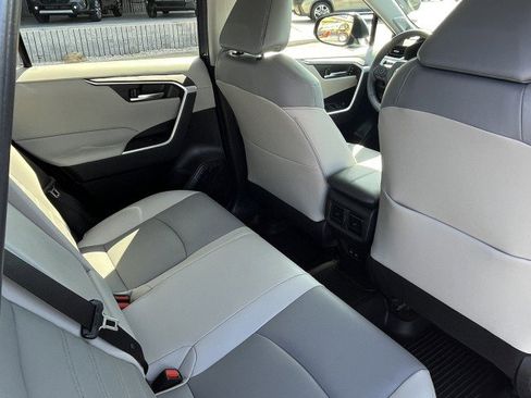 Used 2023 Toyota RAV4 XLE Premium image 12