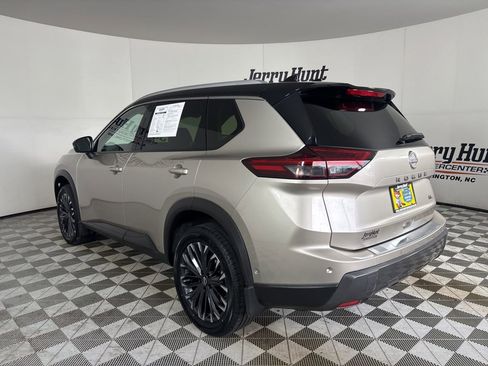 Used 2025 Nissan Rogue SL w/ Tech Package image 7