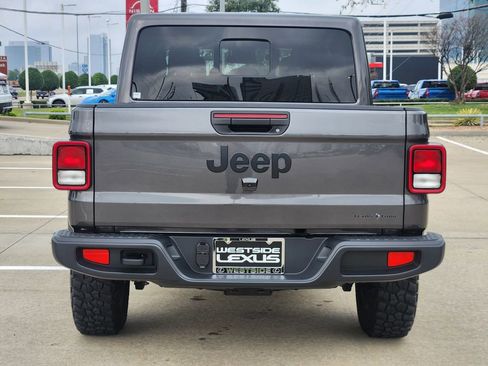 Used 2025 Jeep Gladiator Sport image 6