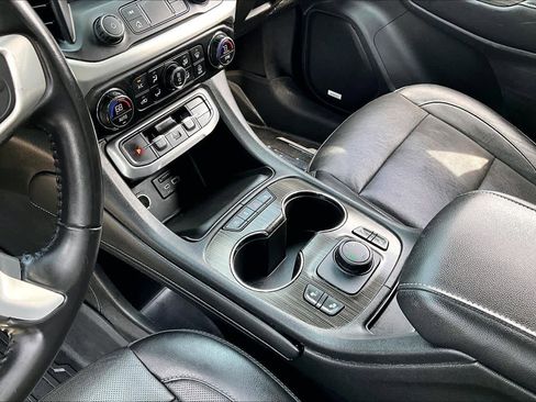Used 2020 GMC Acadia SLT image 17
