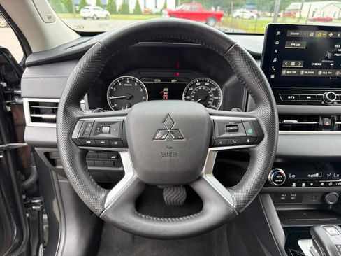Used 2025 Mitsubishi Outlander SE AWD/4WD image 15