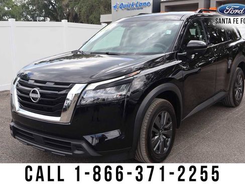 Used 2024 Nissan Pathfinder SV AWD/4WD image 2