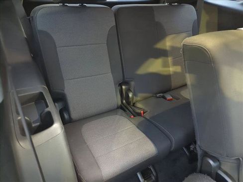 Used 2021 Chevrolet Traverse LS FWD image 19