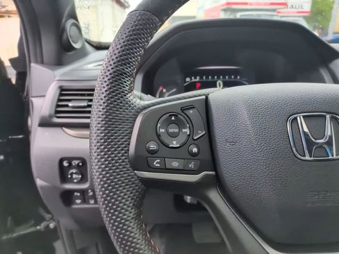 Used 2025 Honda Passport TrailSport image 21