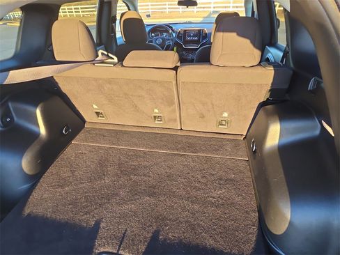 Used 2019 Jeep Cherokee Latitude w/ Popular Appearance Group image 13