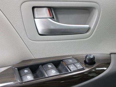 Used 2020 Toyota Sienna XLE w/ XLE Navigation Package FWD image 20