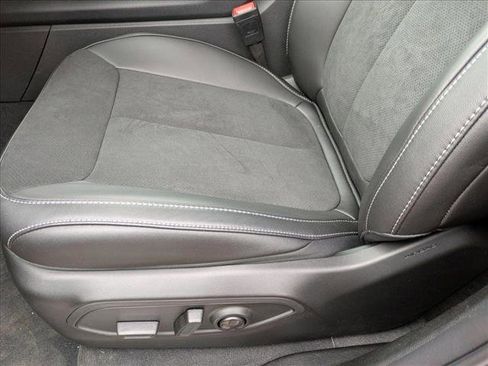 New 2025 Jeep Grand Cherokee Altitude image 4