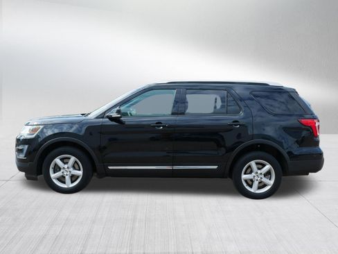 Used 2016 Ford Explorer XLT w/ Equipment Group 201A AWD/4WD image 4