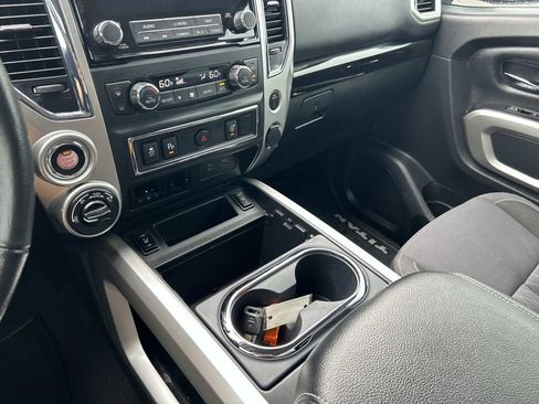 Used 2021 Nissan Titan SV w/ SV Convenience Package AWD/4WD image 31