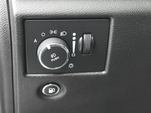 Used 2021 Jeep Grand Cherokee Limited RWD image 16