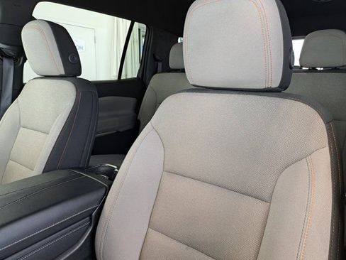 Used 2025 Chevrolet Traverse LT image 25