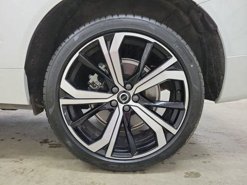 Used 2022 Volvo XC60 B6 R-Design w/ Advanced Package image 12