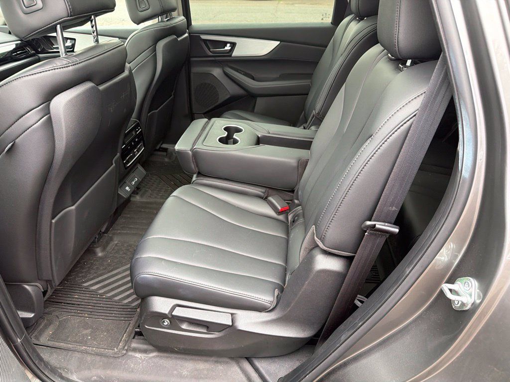 Used 2023 Acura MDX SH-AWD image 6