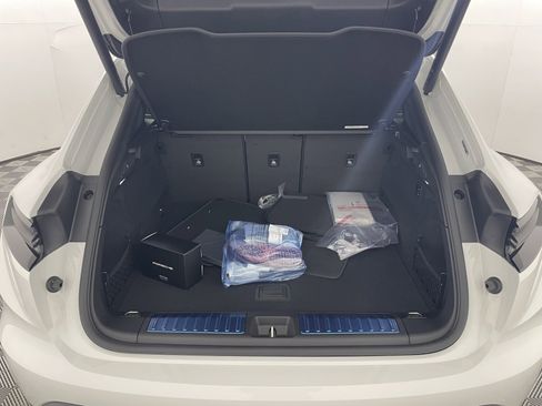 New 2026 Porsche Macan Electric RWD image 21