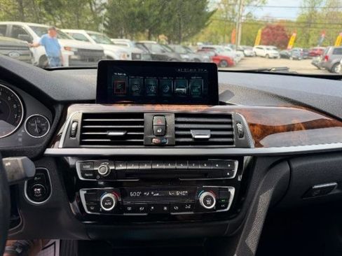 Used 2017 BMW 330i xDrive Sedan w/ Premium Package image 27