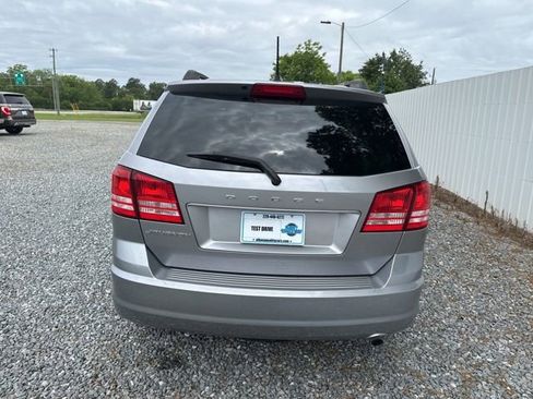 Used 2018 Dodge Journey SE w/ Connectivity Group FWD image 3