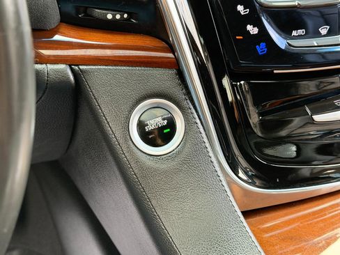 Used 2017 Cadillac Escalade Luxury AWD/4WD image 24