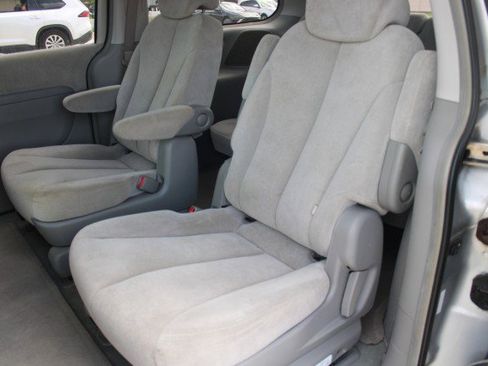 Used 2007 Kia Sedona LX image 4