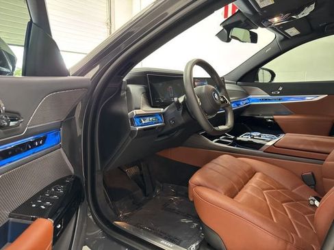 Used 2024 BMW i7 xDrive60 w/ Premium Package image 14