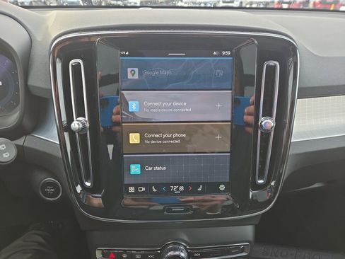 Used 2025 Volvo XC40 B5 Core image 20