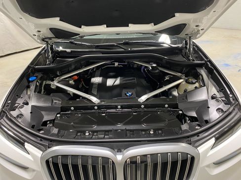 Used 2024 BMW X7 xDrive40i w/ Premium Package image 32