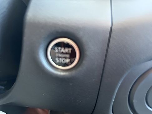 Used 2024 Nissan Frontier SV w/ SV Convenience Package image 12