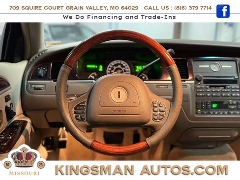Used 2004 Lincoln Town Car Ultimate RWD image 19