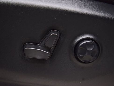 Used 2023 Chrysler Pacifica Touring-L image 25