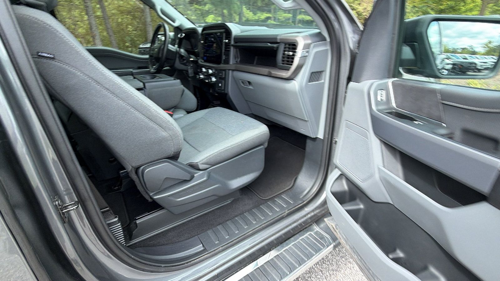 Used 2025 Ford F150 XLT w/ Equipment Group 301A Standard AWD/4WD image 19