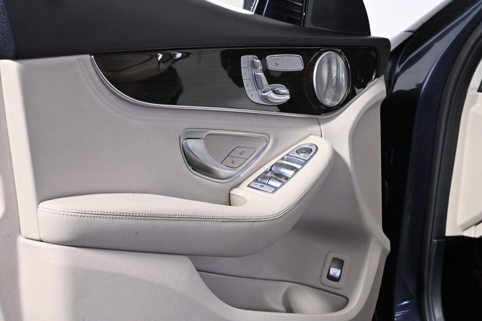 Used 2015 Mercedes-Benz C 300 4MATIC Sedan image 34