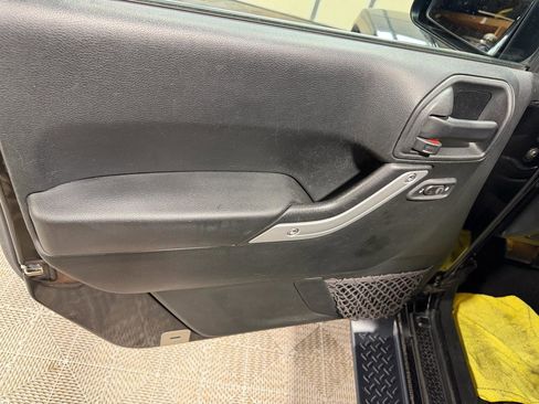 Used 2017 Jeep Wrangler Unlimited Sahara image 22