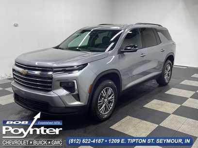 Used 2025 Chevrolet Traverse LT