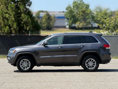 Used 2018 Jeep Grand Cherokee Laredo AWD/4WD image 8