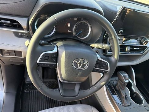 Certified 2023 Toyota Highlander LE image 16